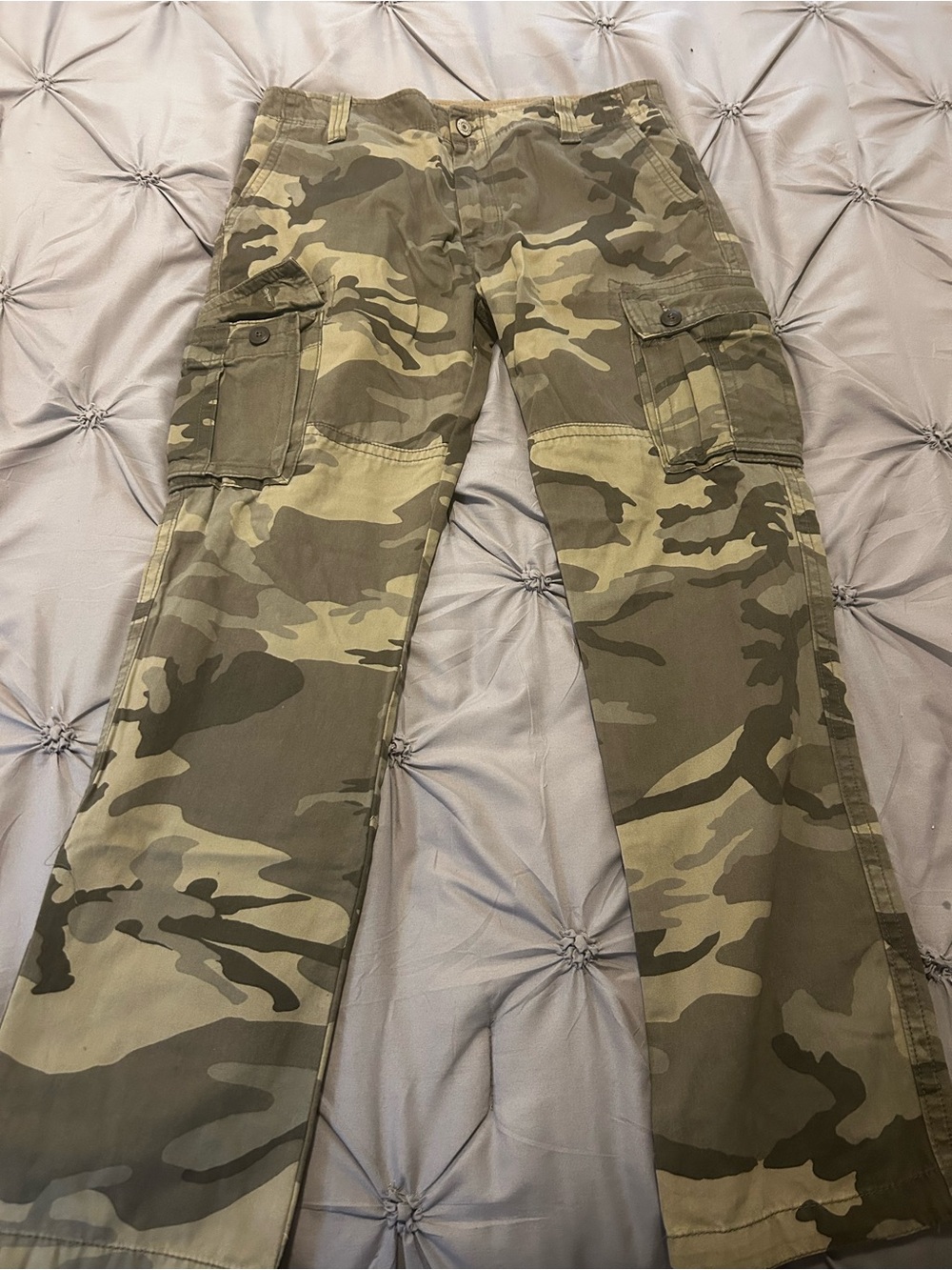 Old Navy Men's Camo Cargo Pants in Olive/Tan